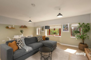 Wesley Gate Apartments - Building 3, by Hostly